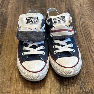 Woman’s/men’s Converse Dark Blue and White Sneakers